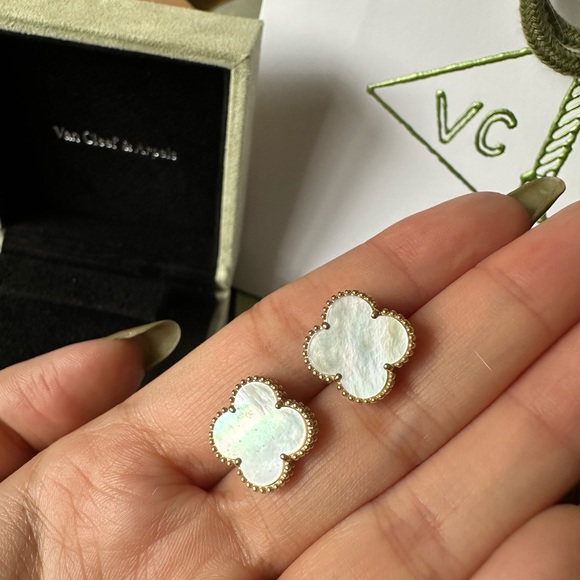SOLD🎈VCA Alhambra Earrings, 18K Gold & Mother of Pearl - Picture 2 of 6